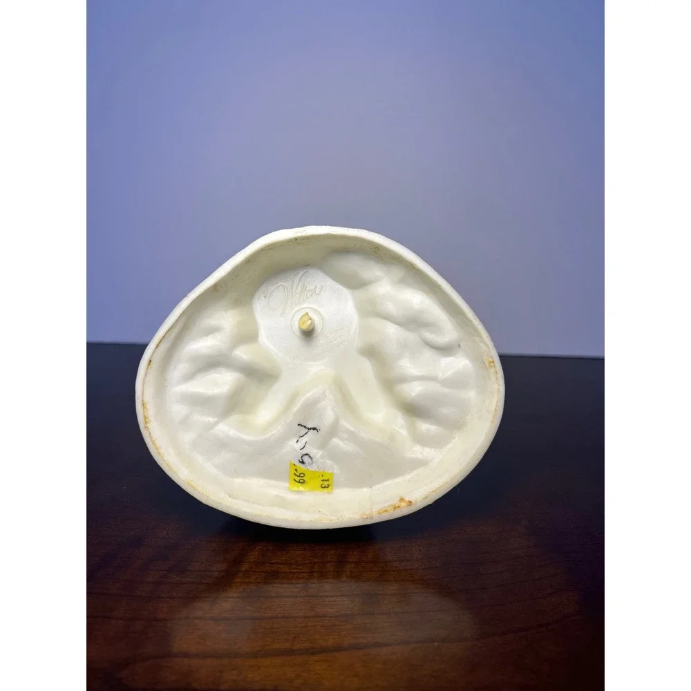 Vintage 1971 Wilton Wedding Cake Topper Bride Groom Kissing Plastic Figurine
